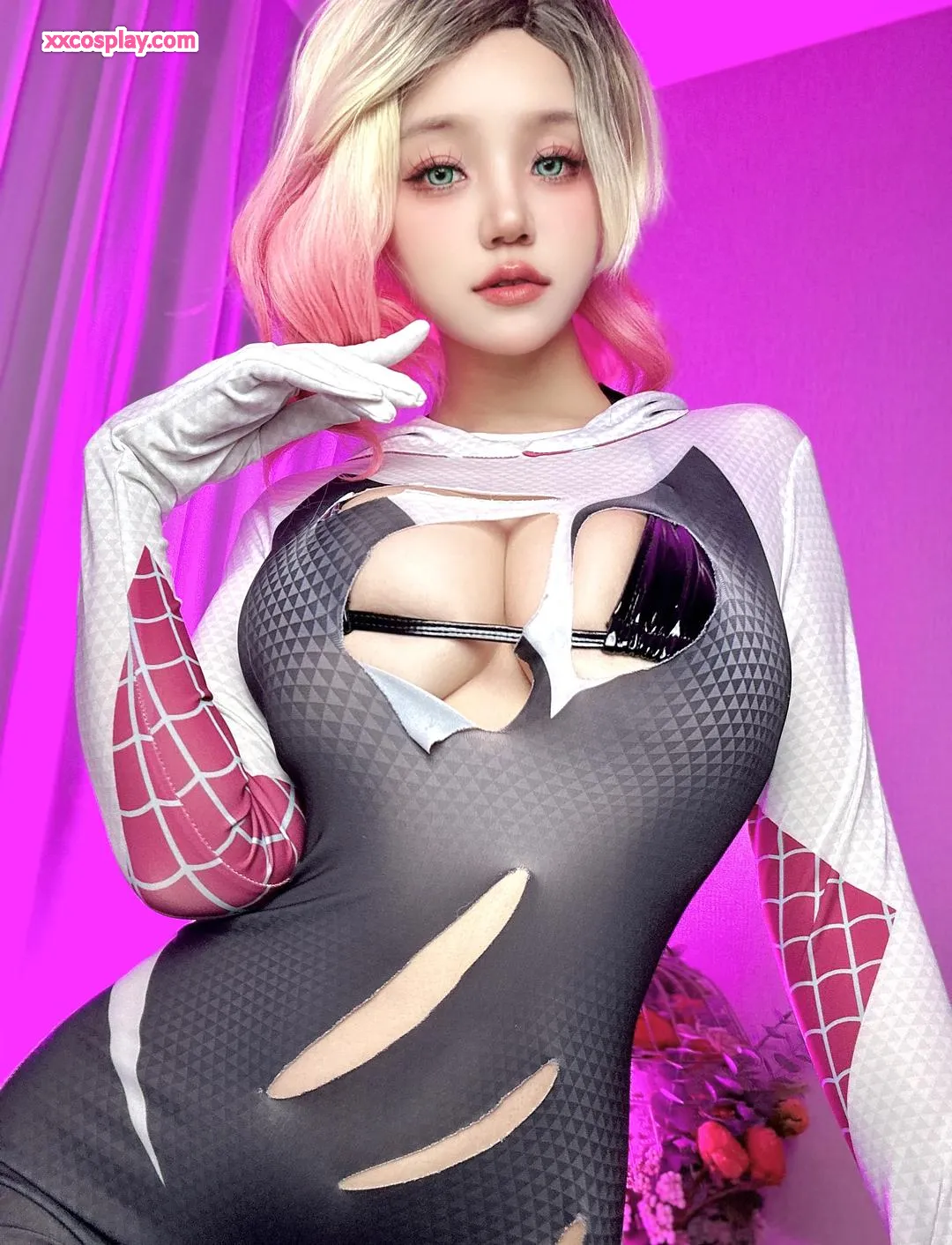 Ogura Chiyo: Spider-Gwen Cosplay